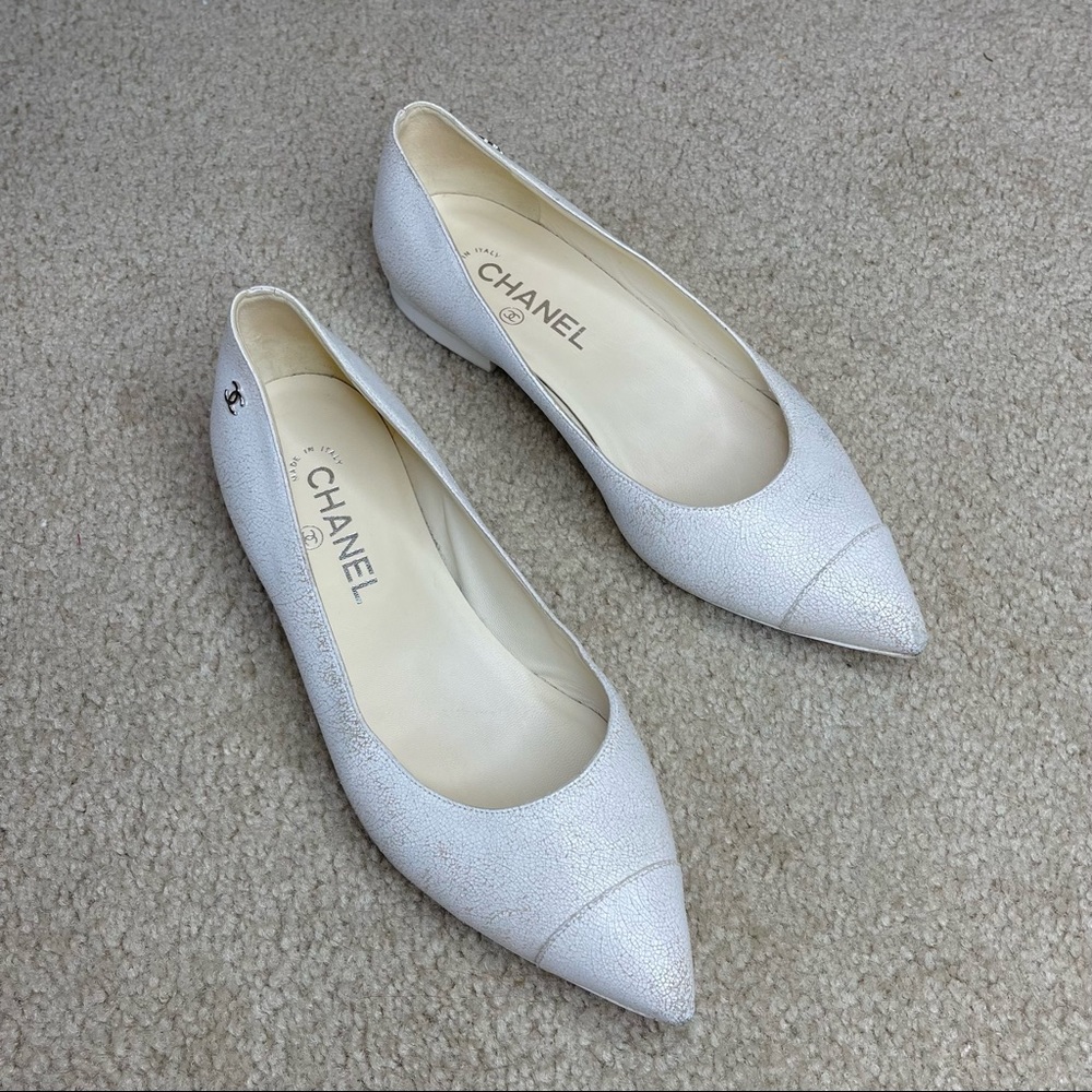 Chanel white shoes flats ballets pointed toe 39
